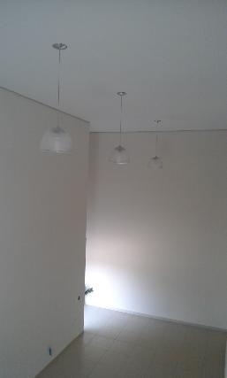 Imagem de aplicação de massa corrida em tetos e paredes 