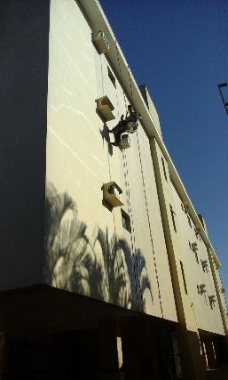 Imagem de tratamento de trincas e fissuras para eliminar infiltração 