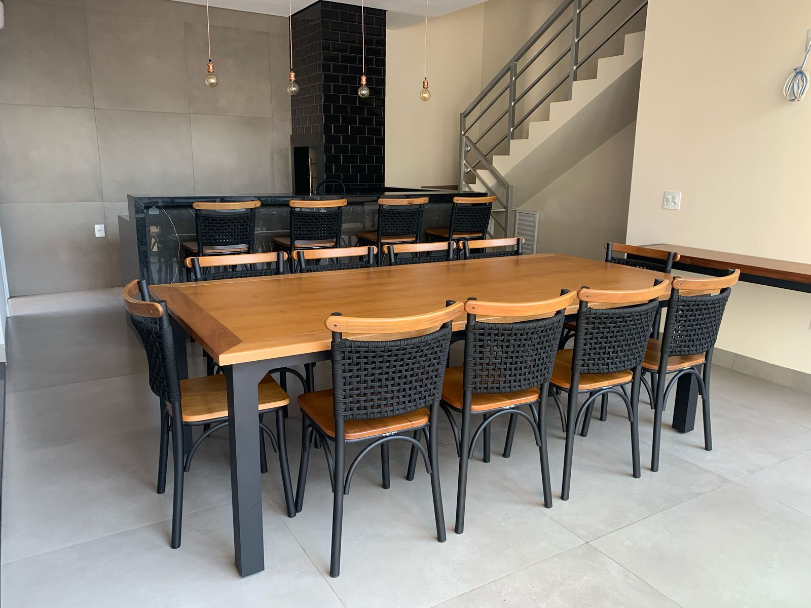 Imagem de Mesa Industrial 270x120cm com 10 Cadeiras Milano