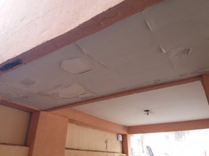 Imagem de Tratamento das trincas e fissuras, aplicando material flexível de uma a duas demão do produto elastrometrico para acompanhar a movimentação do prédio.