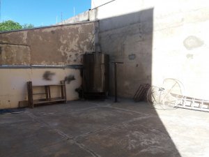 Imagem de Tratamento das trincas e fissuras, aplicando material flexível de uma a duas demão do produto elastrometrico para acompanhar a movimentação do prédio.