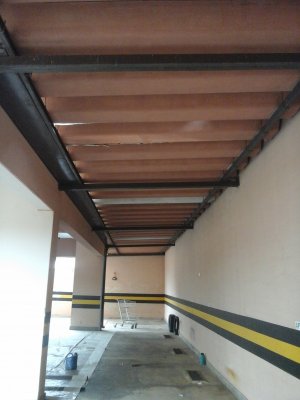 Imagem de Pintura dos tetos e paredes das garagem continua acrílica fosca