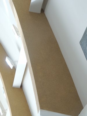 Imagem de Aplicação de textura acrílica de petras naturais nas colunas verticais.