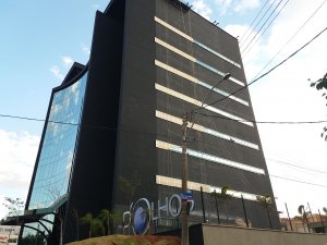 Imagem de plicação de textura acrílica de petras na cor preta.