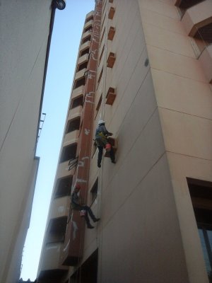 Imagem de Tratamento das trincas e fissuras aplicando material flexível de má a duas demão protuto.