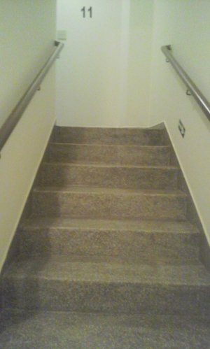 Imagem de Pintura da escadaria e Hall de escadaria com tinta acrílica fosca.