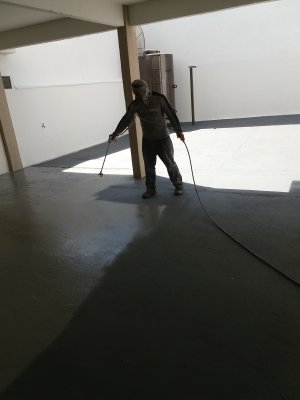 Imagem de Pintura do piso com tinta base dágua.