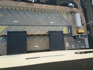 Imagem de Demarcação de toda a área do estacionamento do complexo com faixa de petesdre, vaca para idosos e deficientes e toda a sinalização.