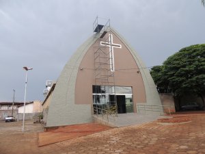 Imagem de Aplicação de textura acrílica rucoza nas paredes.