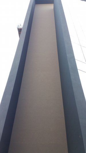 Imagem de Aplicação de textura rucoza nos muros.