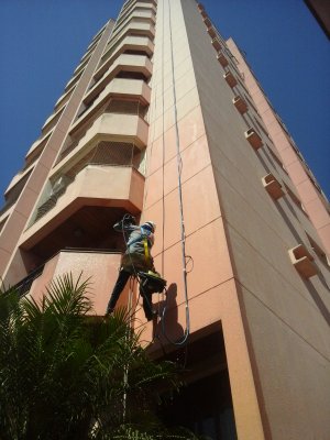 Imagem de Aplicação de fundo acrílico na cor.