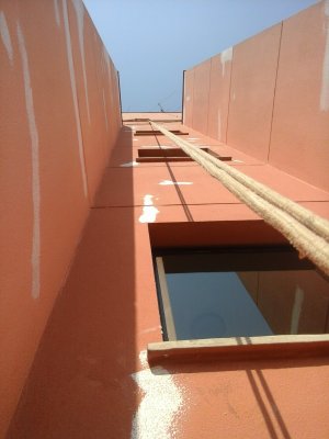 Imagem de Tratamento das trincas e fissuras aplicando material flexível de má a duas demão protuto.